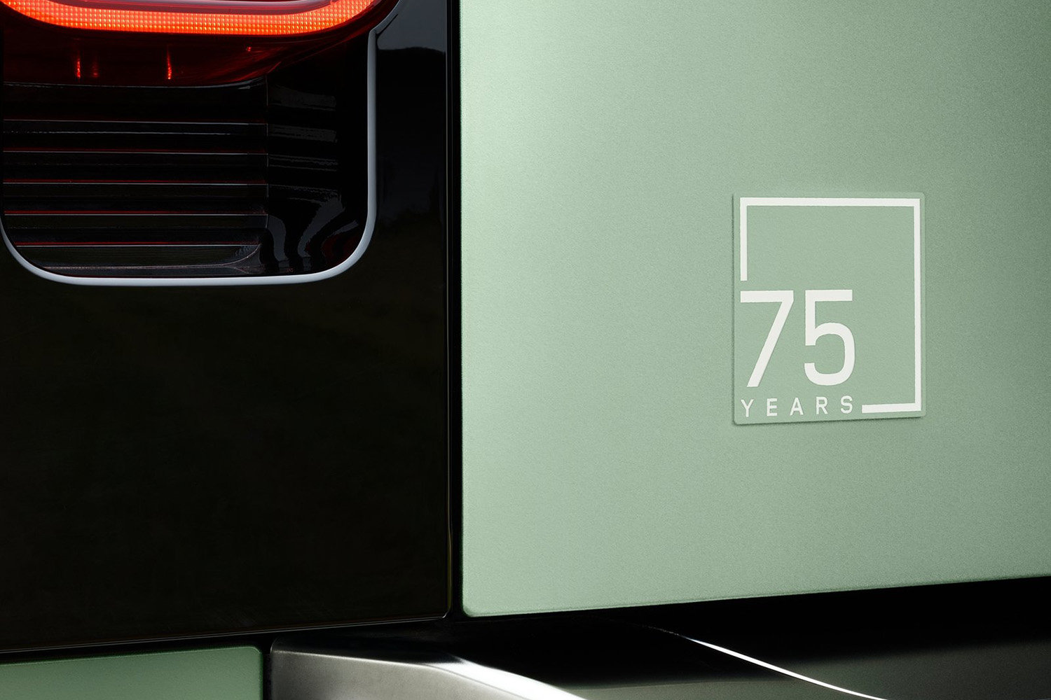 路虎·衛(wèi)士75周年傳奇版89.80萬元起 衛(wèi)士130開啟預(yù)售